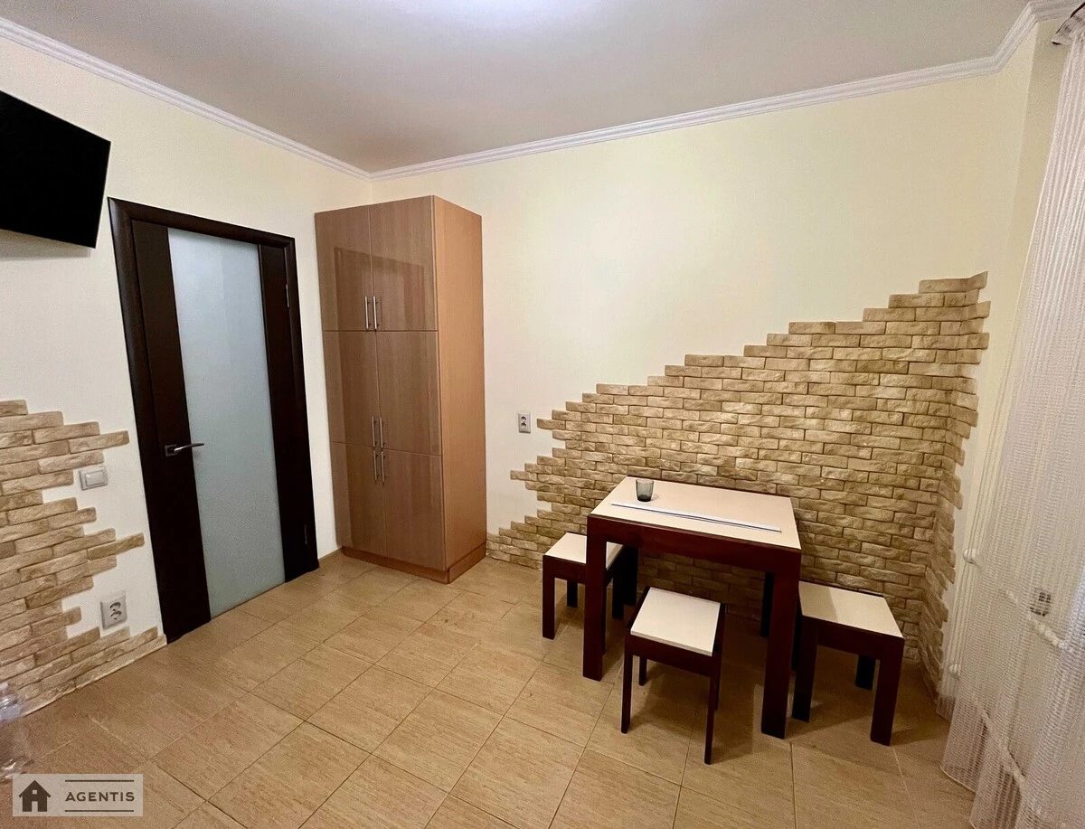 Здам квартиру 1 кімната, 42 m², 2 пов./18 поверхів. Дарницький район, Київ. 