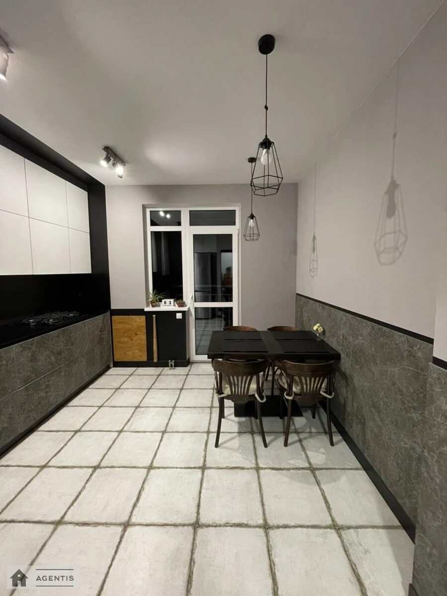 Здам квартиру 2 кімнати, 67 m², 3 пов./9 поверхів. Метрологічна, Київ. 