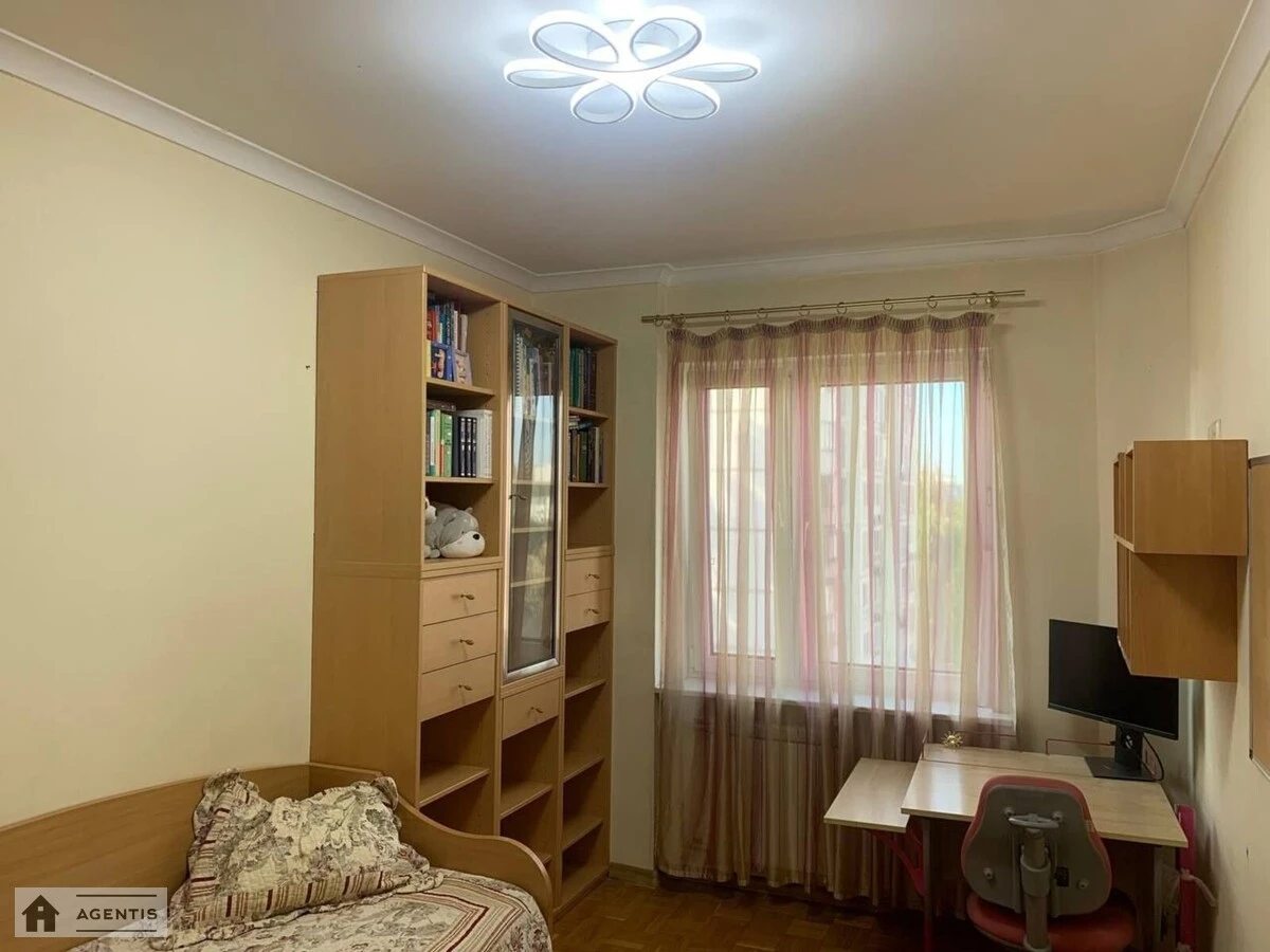 Сдам квартиру 3 комнаты, 72 m², 8 эт./9 этажей. 7, Тулузы 7, Киев. 