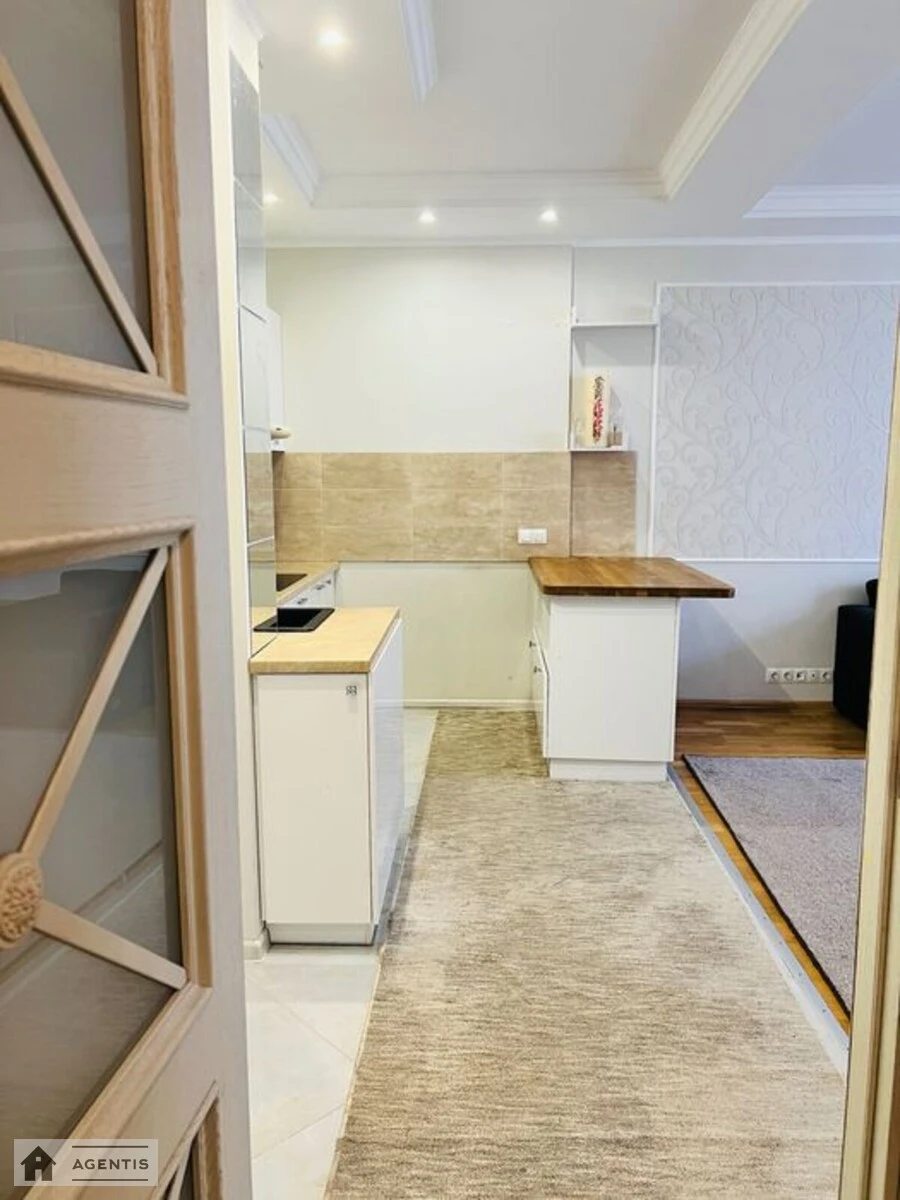 Здам квартиру 2 кімнати, 62 m², 5 пов./6 поверхів. Метрологічна, Київ. 