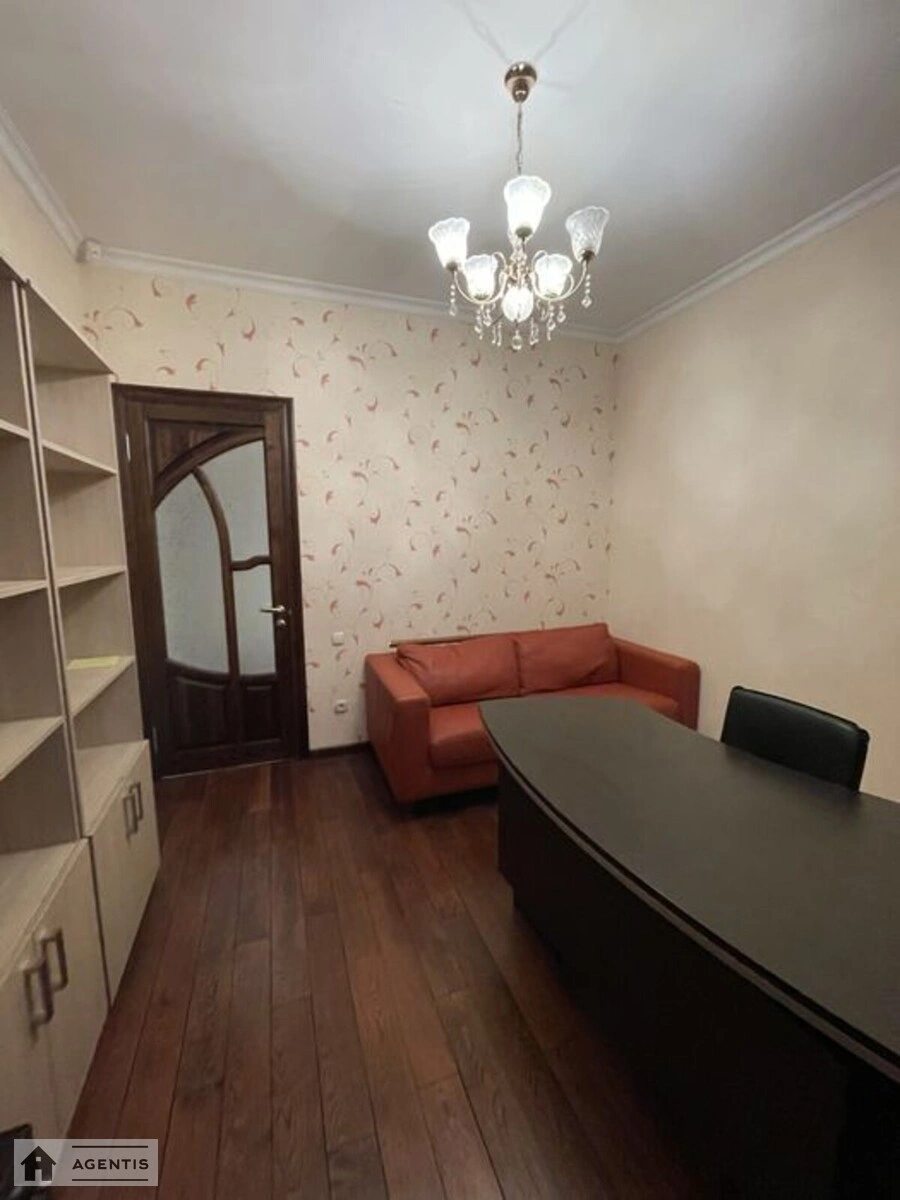 Apartment for rent 3 rooms, 74 m², 3rd fl./5 floors. 11, Mykoly Mikhnovskoho bulv. Druzhby Narodiv, Kyiv. 