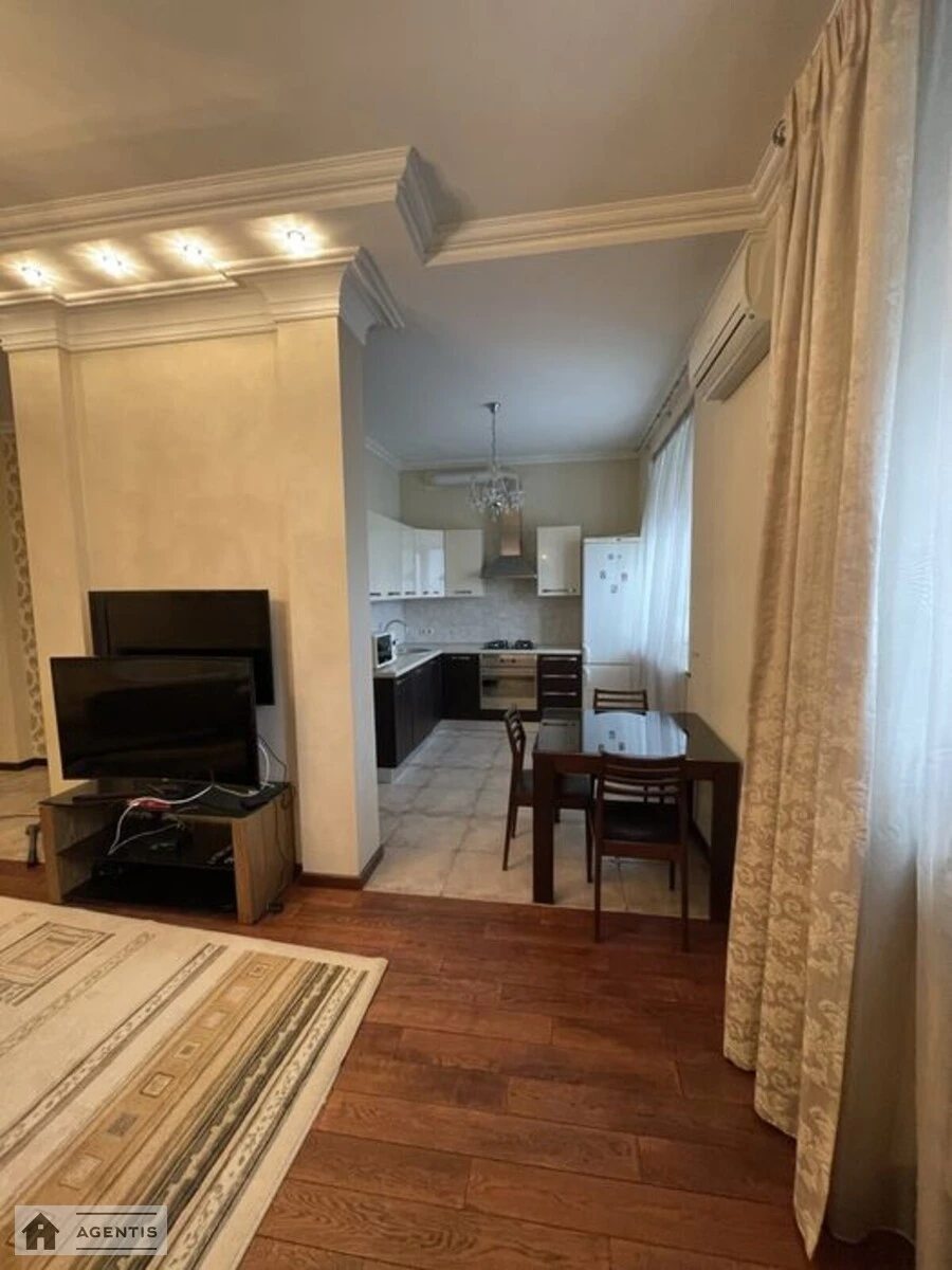 Apartment for rent 3 rooms, 74 m², 3rd fl./5 floors. 11, Mykoly Mikhnovskoho bulv. Druzhby Narodiv, Kyiv. 