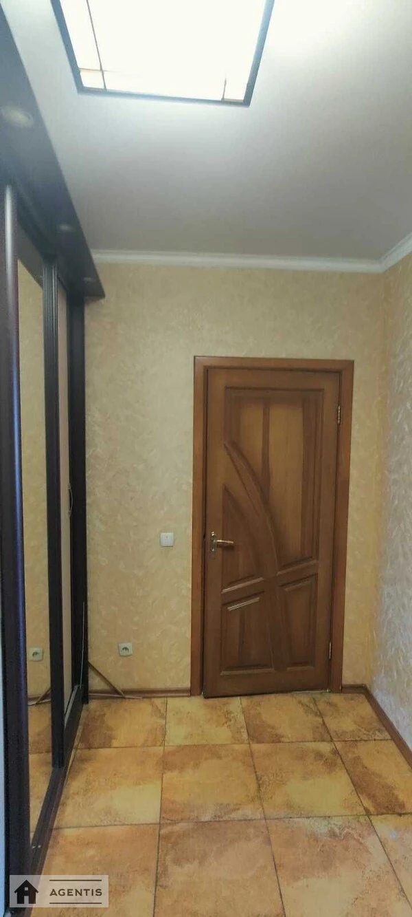 Apartment for rent 3 rooms, 74 m², 10th fl./22 floors. Solomyanskyy rayon, Kyiv. 