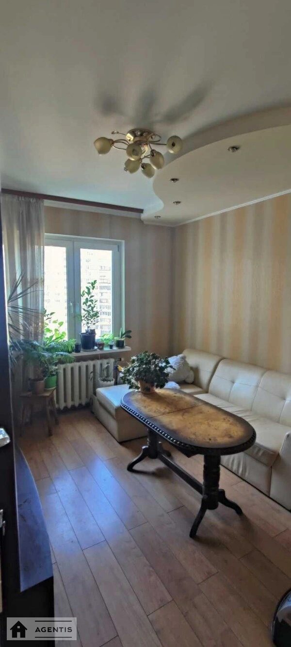 Apartment for rent 3 rooms, 74 m², 10th fl./22 floors. Solomyanskyy rayon, Kyiv. 