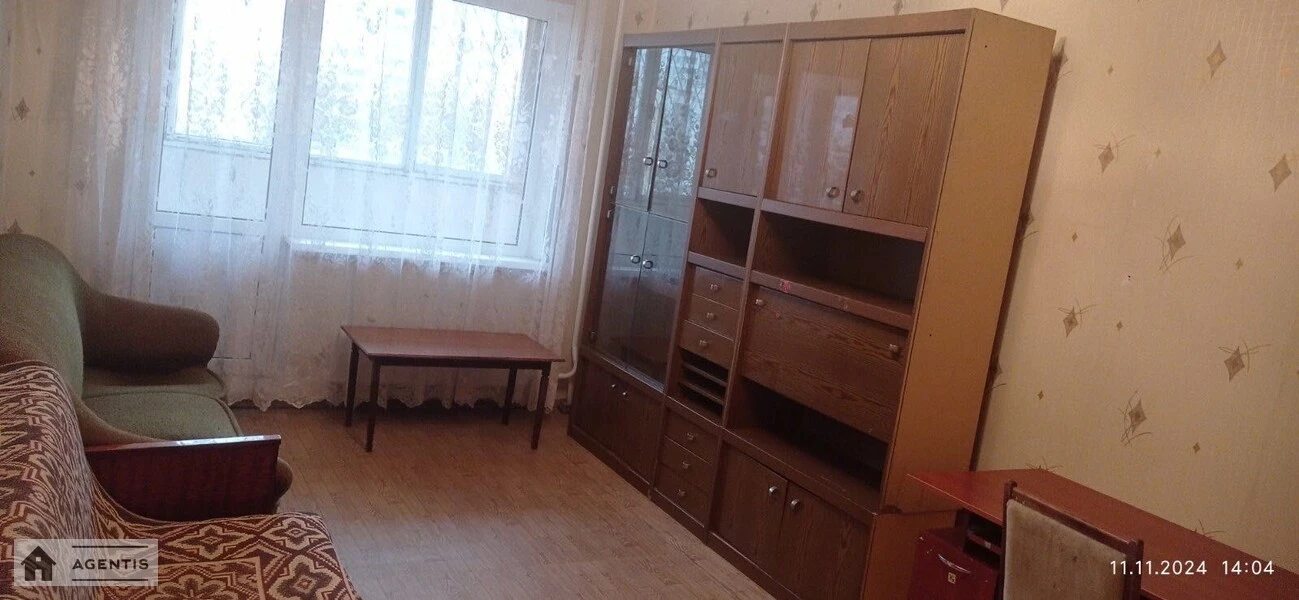 Сдам квартиру 2 комнаты, 70 m², 2 эт./16 этажей. Миколи Лаврухіна вул., Киев. 