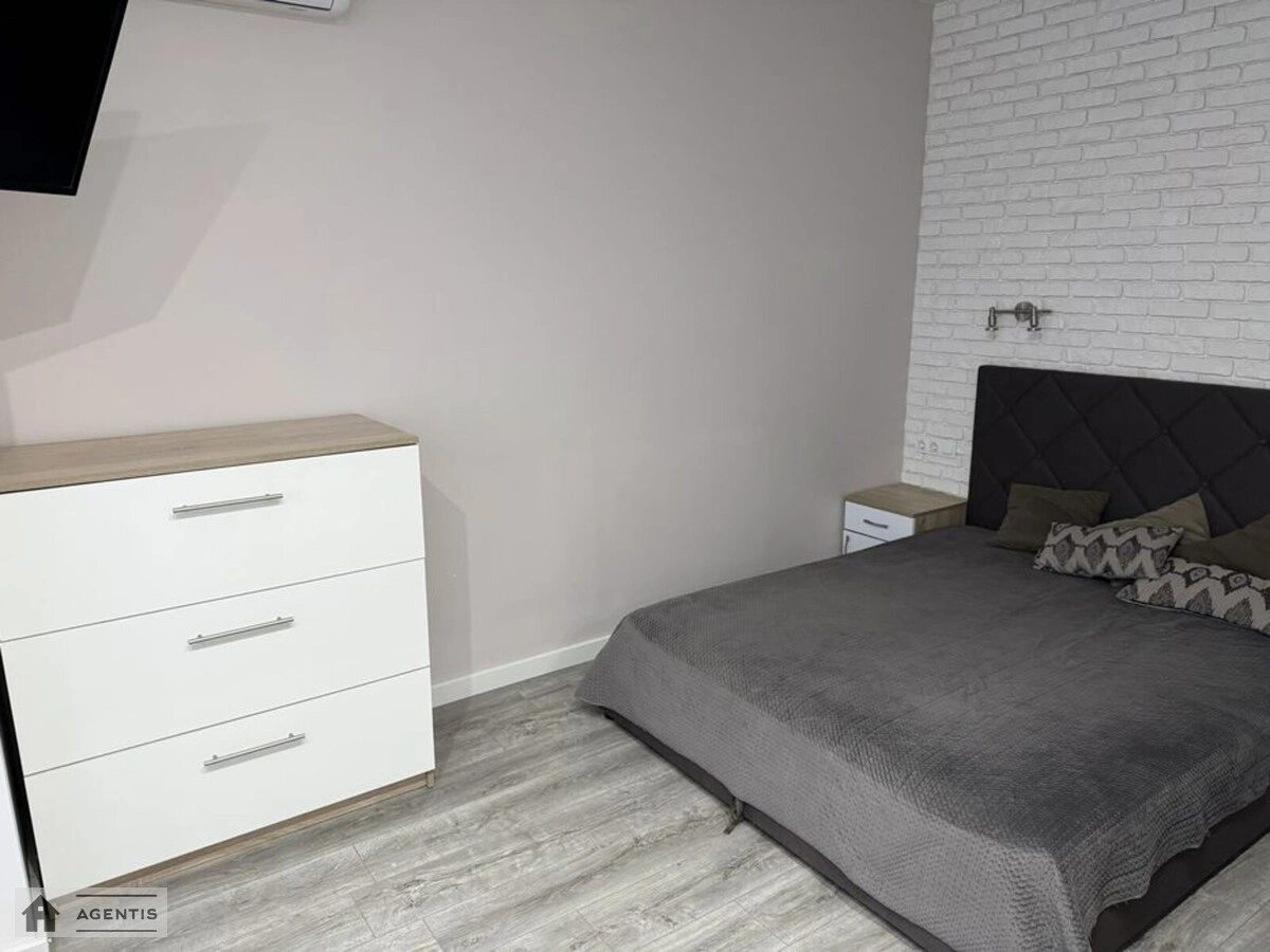 Сдам квартиру 1 комната, 33 m², 5 эт./10 этажей. 9, Велика кільцева , Петропавловская  Борщаговка. 