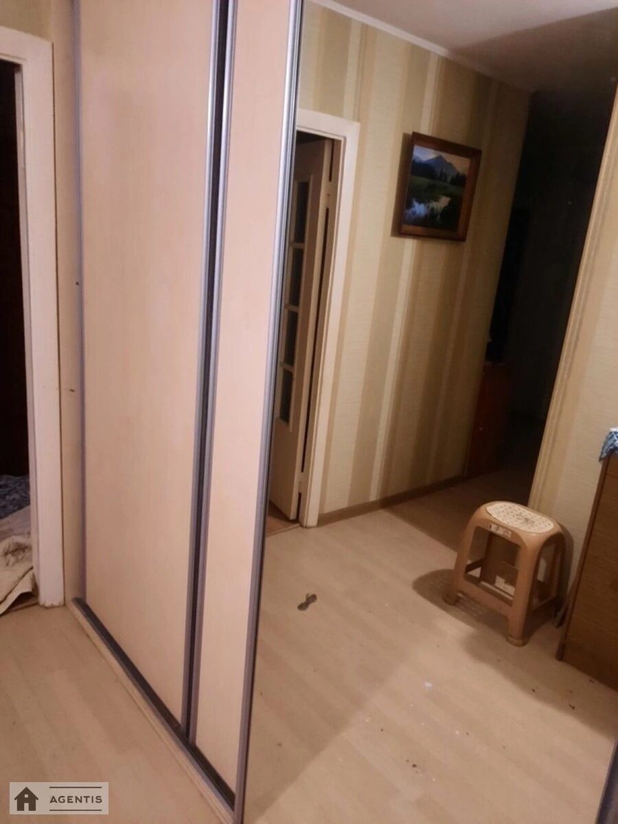 Сдам квартиру 3 комнаты, 60 m², 11 эт./16 этажей. 18, Вахтанга Кікабідзе вул. (Булгакова), Киев. 