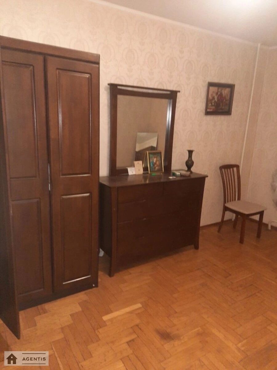 Сдам квартиру 3 комнаты, 60 m², 11 эт./16 этажей. 18, Вахтанга Кікабідзе вул. (Булгакова), Киев. 