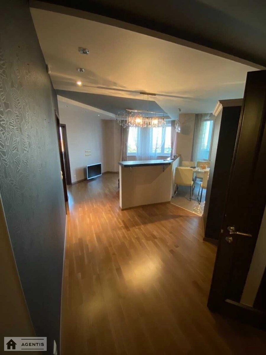 Сдам квартиру 3 комнаты, 86 m², 22 эт./22 этажа. 26, Любомира Гузара просп. (Космонавта Комарова), Киев. 