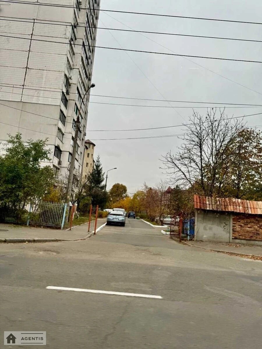 Здам квартиру 2 кімнати, 56 m², 1 пов./16 поверхів. Докії Гуменної вул. (Юрія Смолича), Київ. 