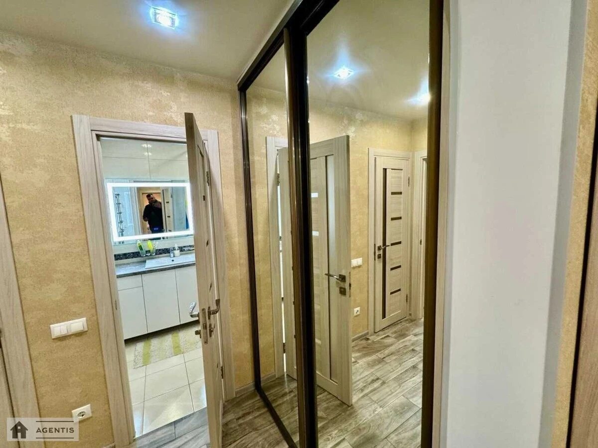 Здам квартиру 2 кімнати, 56 m², 1 пов./16 поверхів. Докії Гуменної вул. (Юрія Смолича), Київ. 