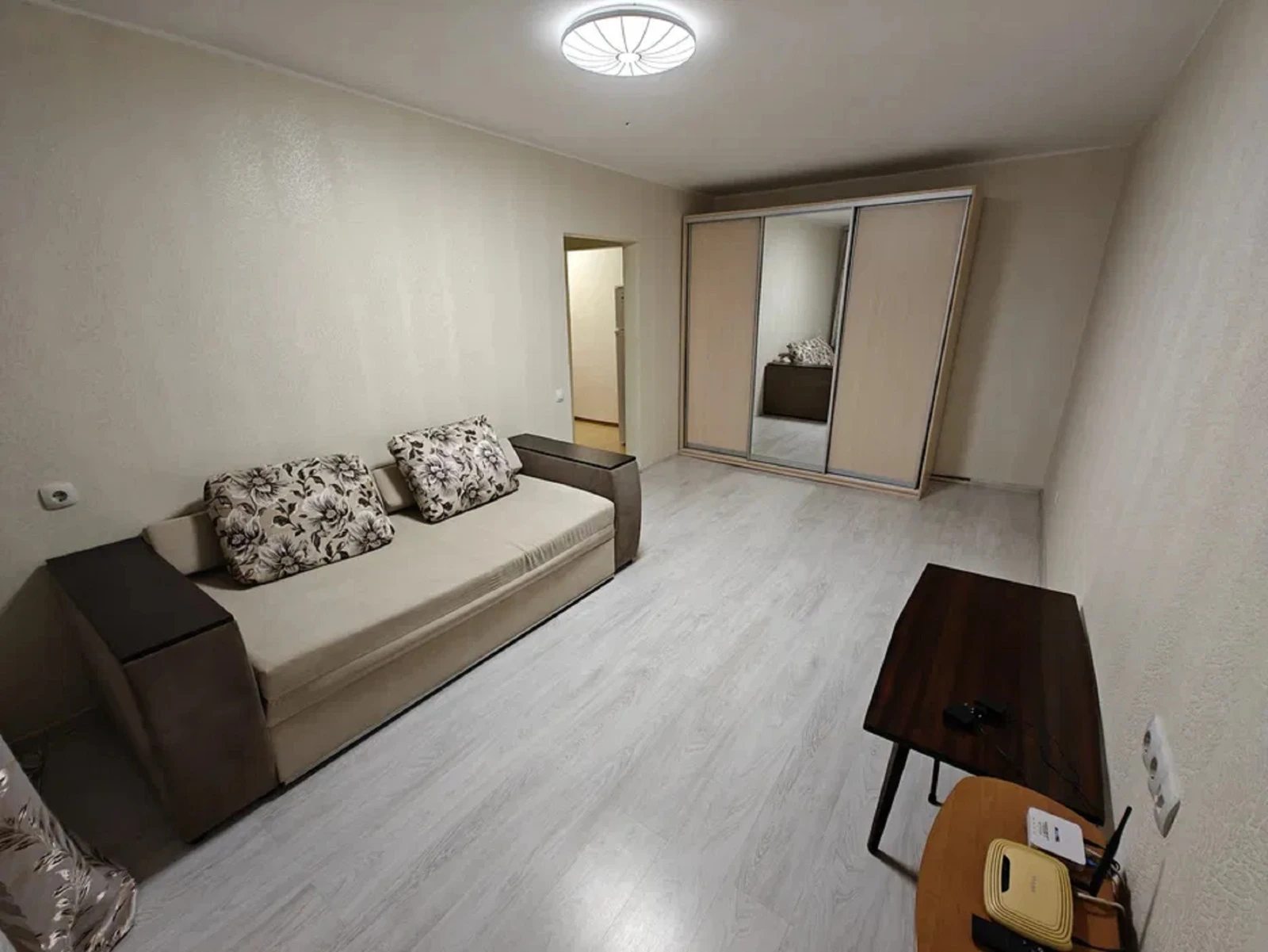 Apartments for sale 1 room, 34 m², 2nd fl./5 floors. 21, Petrova Henerala ul., Odesa. 