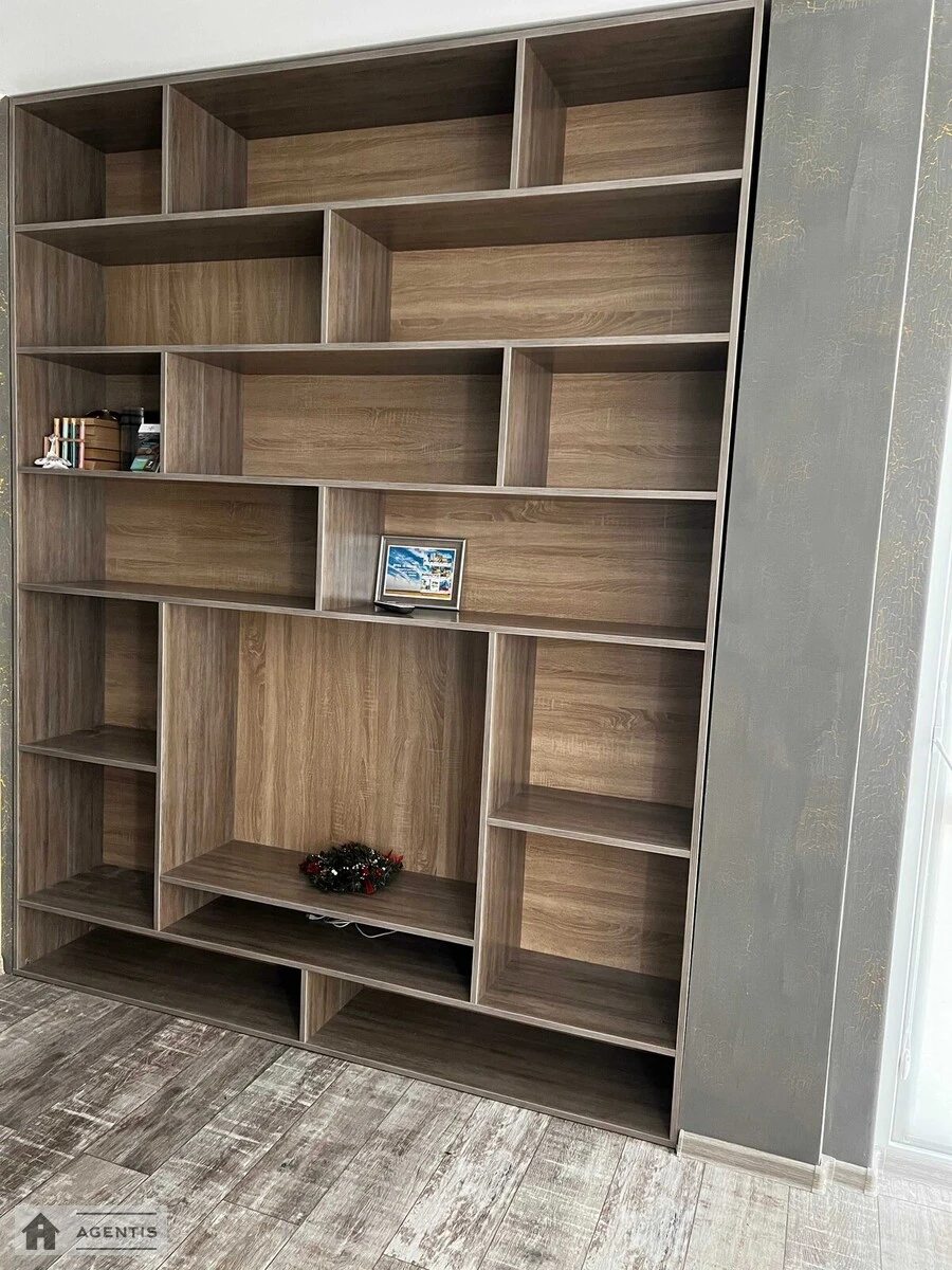 Сдам квартиру 2 комнаты, 48 m², 20 эт./26 этажей. Златоустівська вул., Киев. 