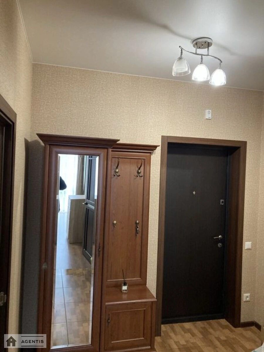 Здам квартиру 2 кімнати, 55 m², 3 пов./9 поверхів. 57, Предславинська 57, Київ. 