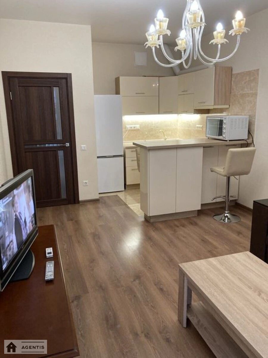 Здам квартиру 2 кімнати, 55 m², 3 пов./9 поверхів. 57, Предславинська 57, Київ. 