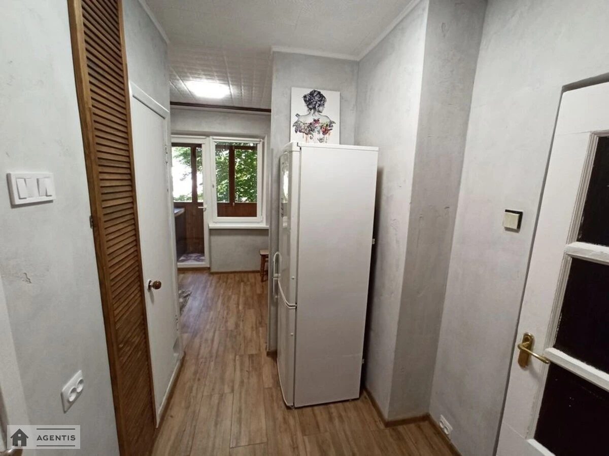 Apartment for rent 1 room, 35 m², 2nd fl./9 floors. 2, Akademika Kiprianova vul., Kyiv. 