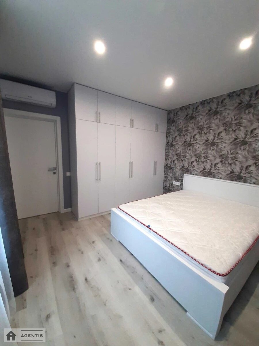 Сдам квартиру 1 комната, 40 m², 14 эт./24 этажа. 8, Олександра Олеся вул., Киев. 