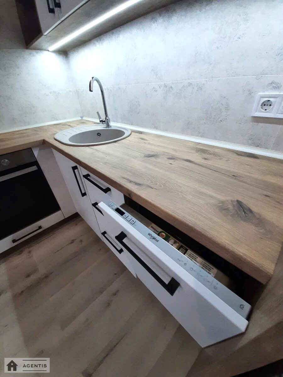 Сдам квартиру 1 комната, 40 m², 14 эт./24 этажа. 8, Олександра Олеся вул., Киев. 