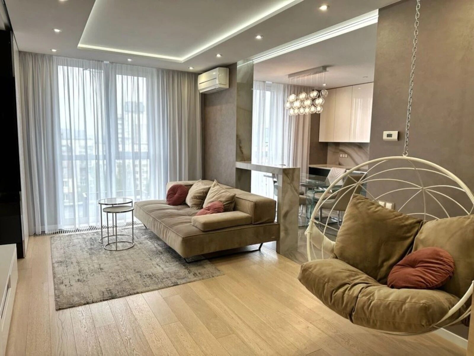 Продаж квартири 3 кімнати, 98 m², 13 пов./25 поверхів. 7, Богданівська 7, Київ. 