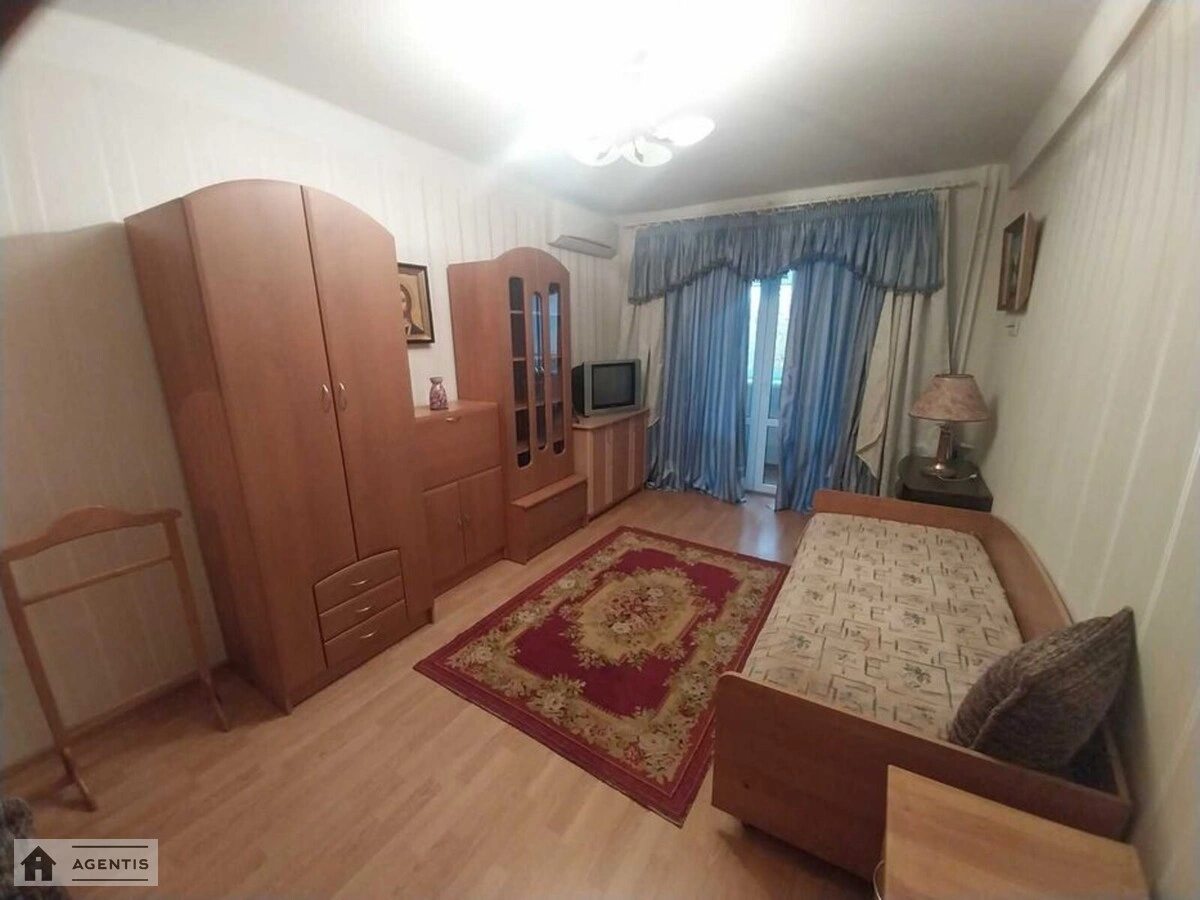 Apartment for rent 2 rooms, 50 m², 5th fl./9 floors. 4, Hryhoriya Kochura vul. Oleksandra Pyrohovskoho, Kyiv. 