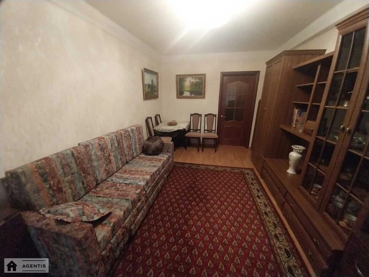 Apartment for rent 2 rooms, 50 m², 5th fl./9 floors. 4, Hryhoriya Kochura vul. Oleksandra Pyrohovskoho, Kyiv. 