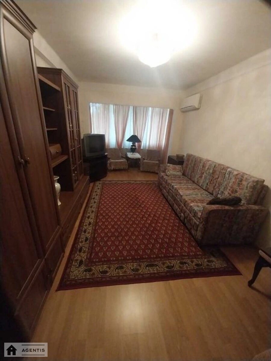 Apartment for rent 2 rooms, 50 m², 5th fl./9 floors. 4, Hryhoriya Kochura vul. Oleksandra Pyrohovskoho, Kyiv. 