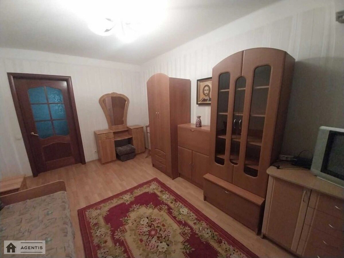 Apartment for rent 2 rooms, 50 m², 5th fl./9 floors. 4, Hryhoriya Kochura vul. Oleksandra Pyrohovskoho, Kyiv. 