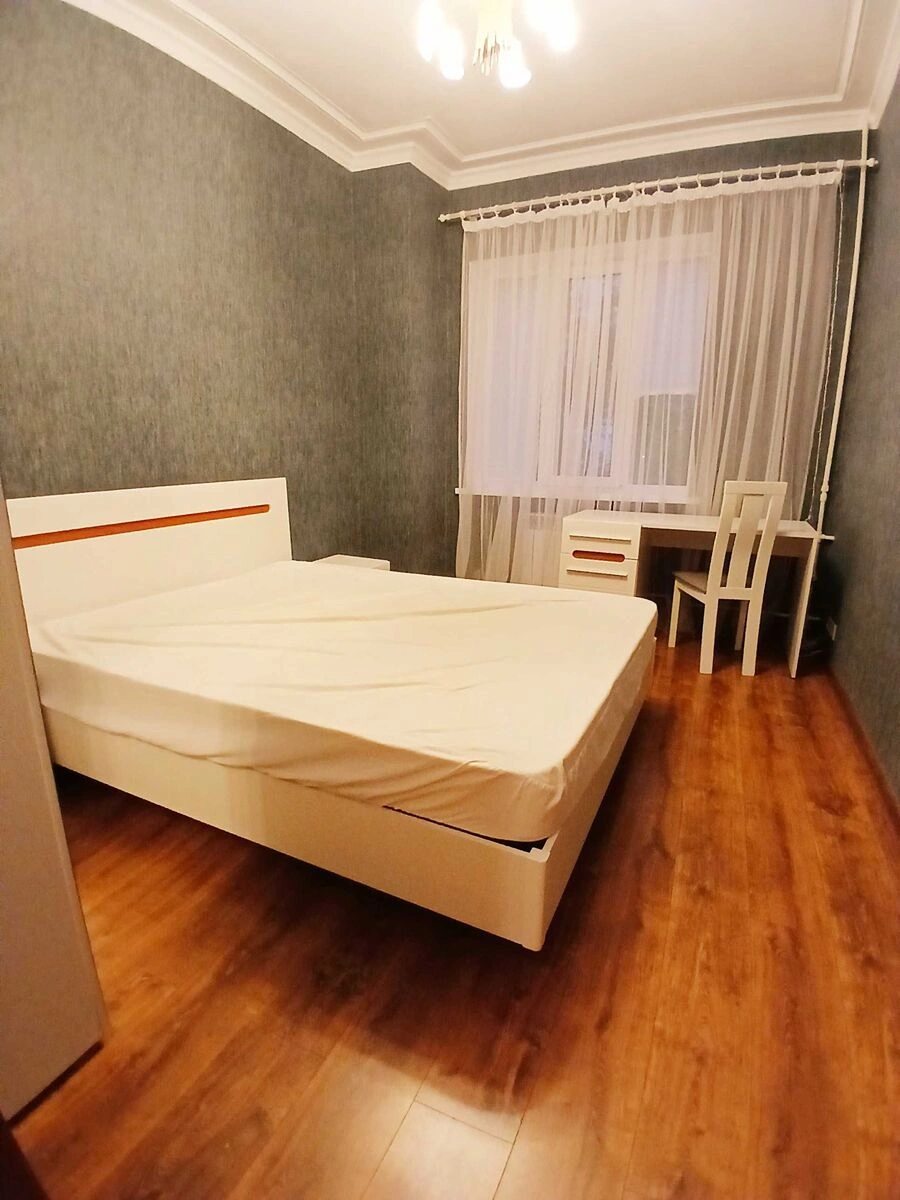 Сдам квартиру 1 комната, 60 m², 4 эт./5 этажей. Строителей, Киев. 