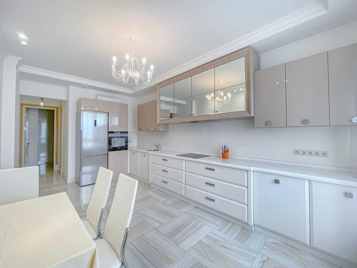 Сдам квартиру 3 комнаты, 150 m², 17 эт./25 этажей. 18, Институтская 18, Киев. 