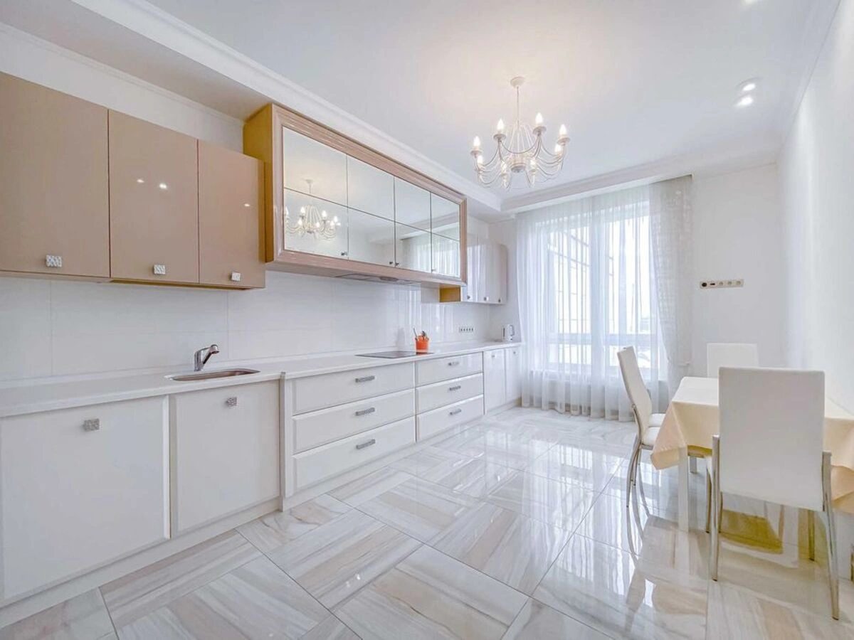 Сдам квартиру 3 комнаты, 150 m², 17 эт./25 этажей. 18, Институтская 18, Киев. 