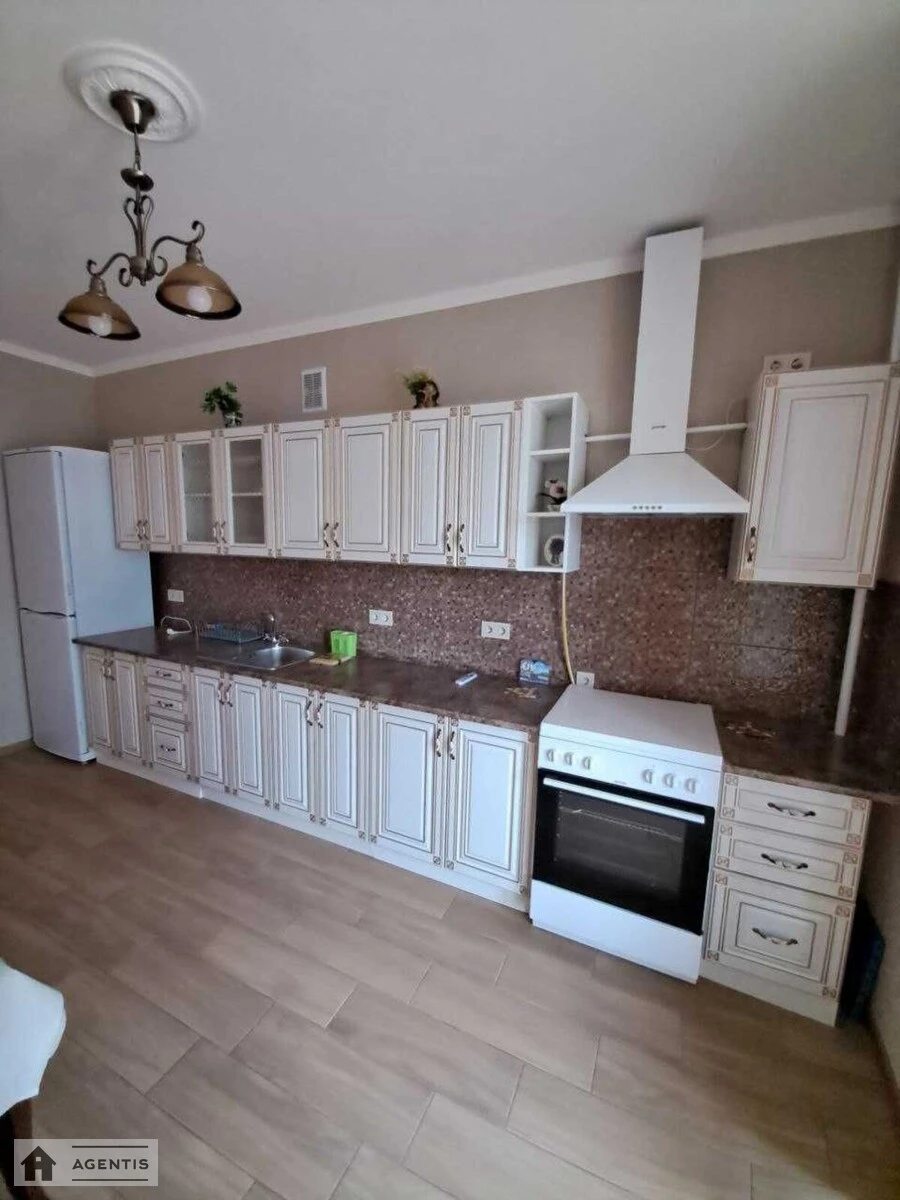 Сдам квартиру 1 комната, 50 m², 2 эт./6 этажей. Замковецкая, Киев. 