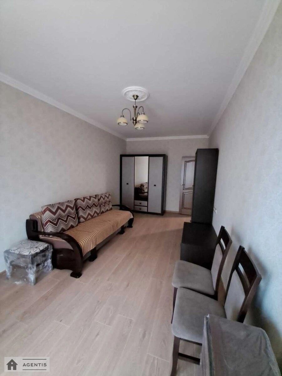 Сдам квартиру 1 комната, 50 m², 2 эт./6 этажей. Замковецкая, Киев. 