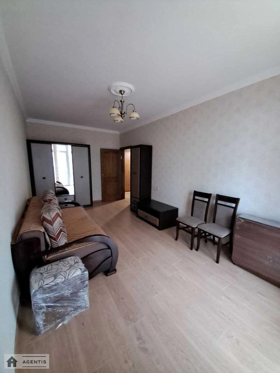 Сдам квартиру 1 комната, 50 m², 2 эт./6 этажей. Замковецкая, Киев. 