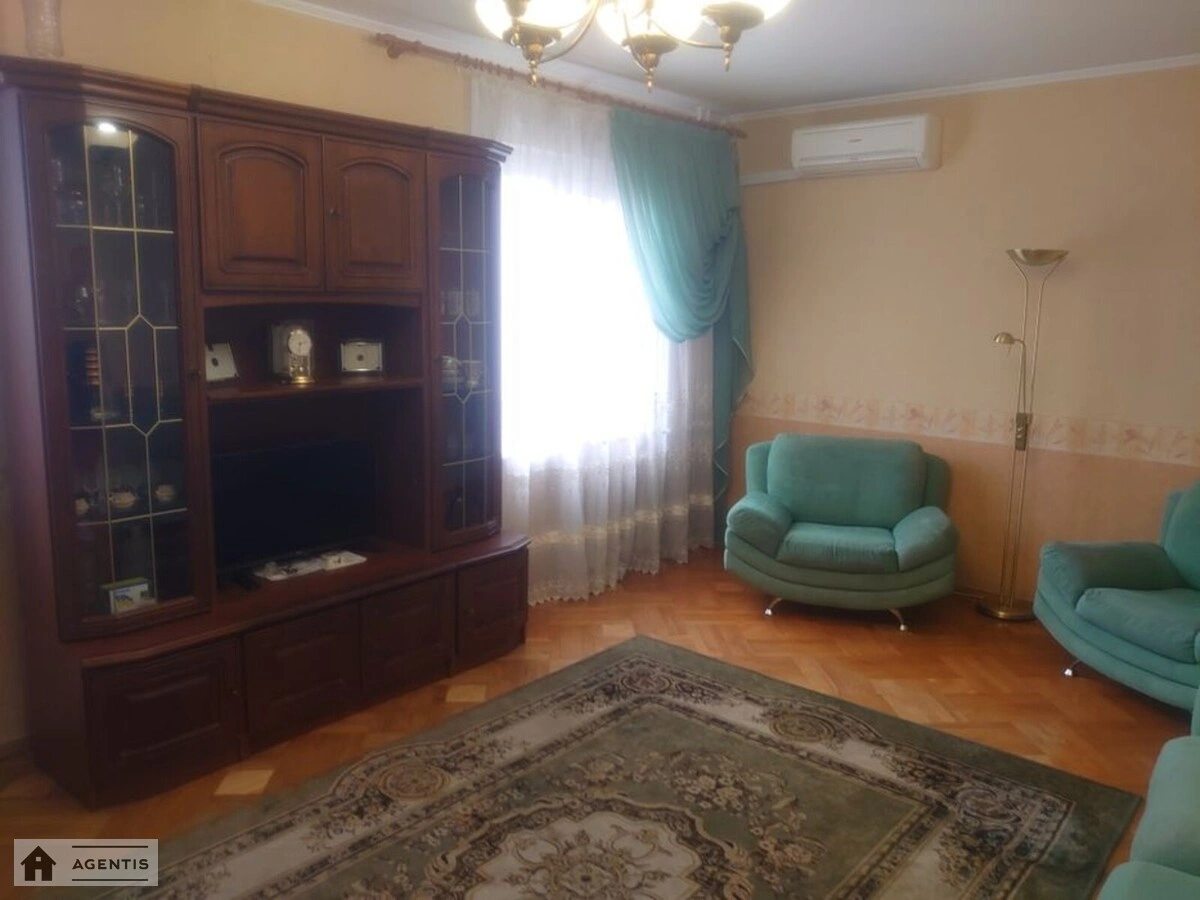 Сдам квартиру 3 комнаты, 107 m², 11 эт./17 этажей. 56, Харьковское 56, Киев. 