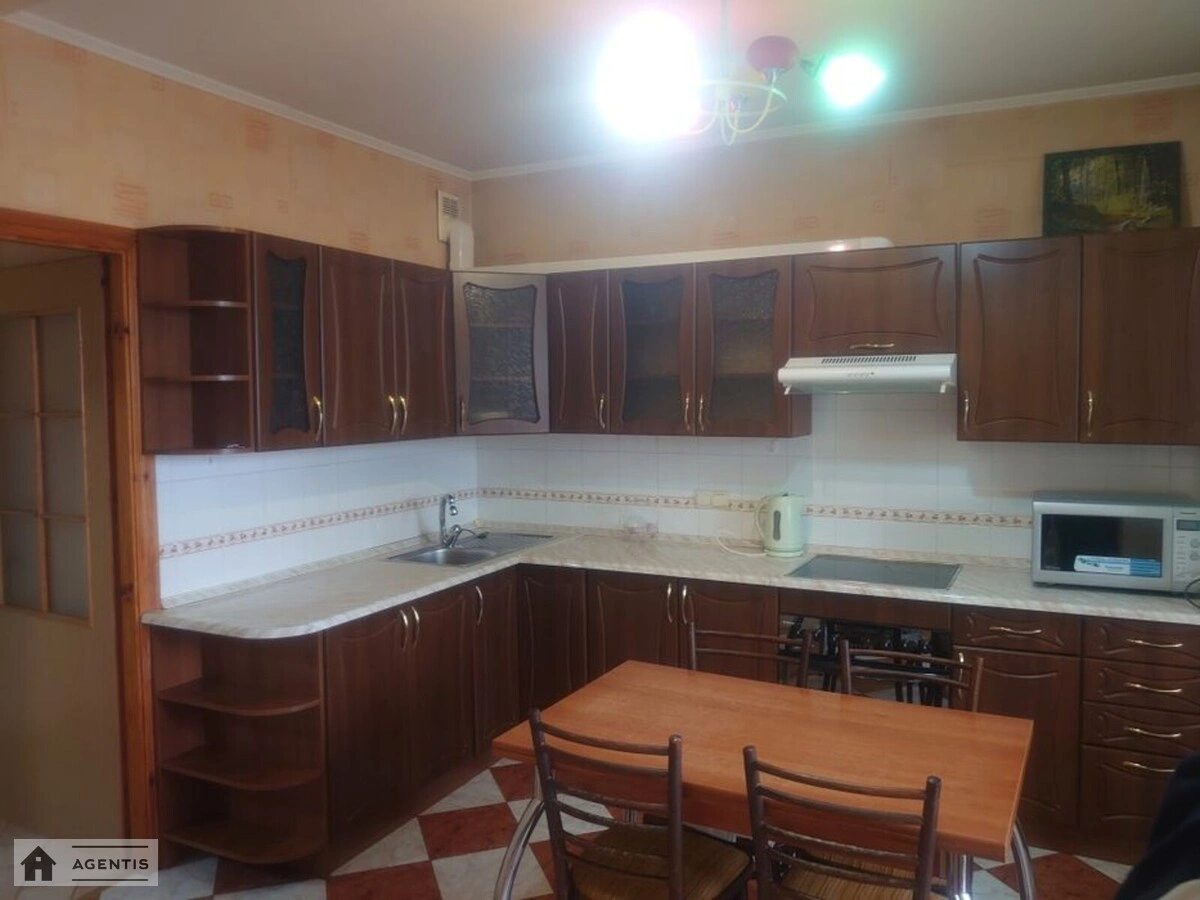 Сдам квартиру 3 комнаты, 107 m², 11 эт./17 этажей. 56, Харьковское 56, Киев. 