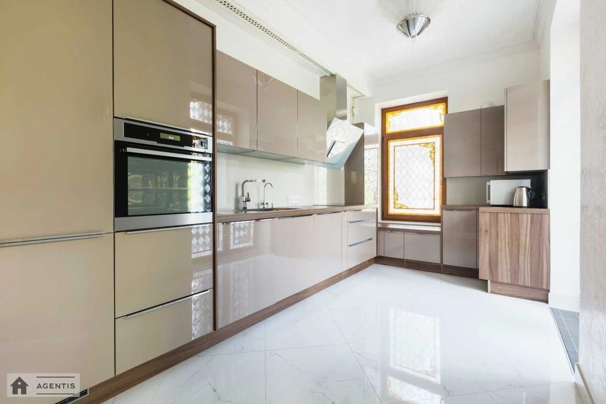 Apartment for rent 2 rooms, 138 m², 4th fl./6 floors. 15, Hreschatyk 15, Kyiv. 