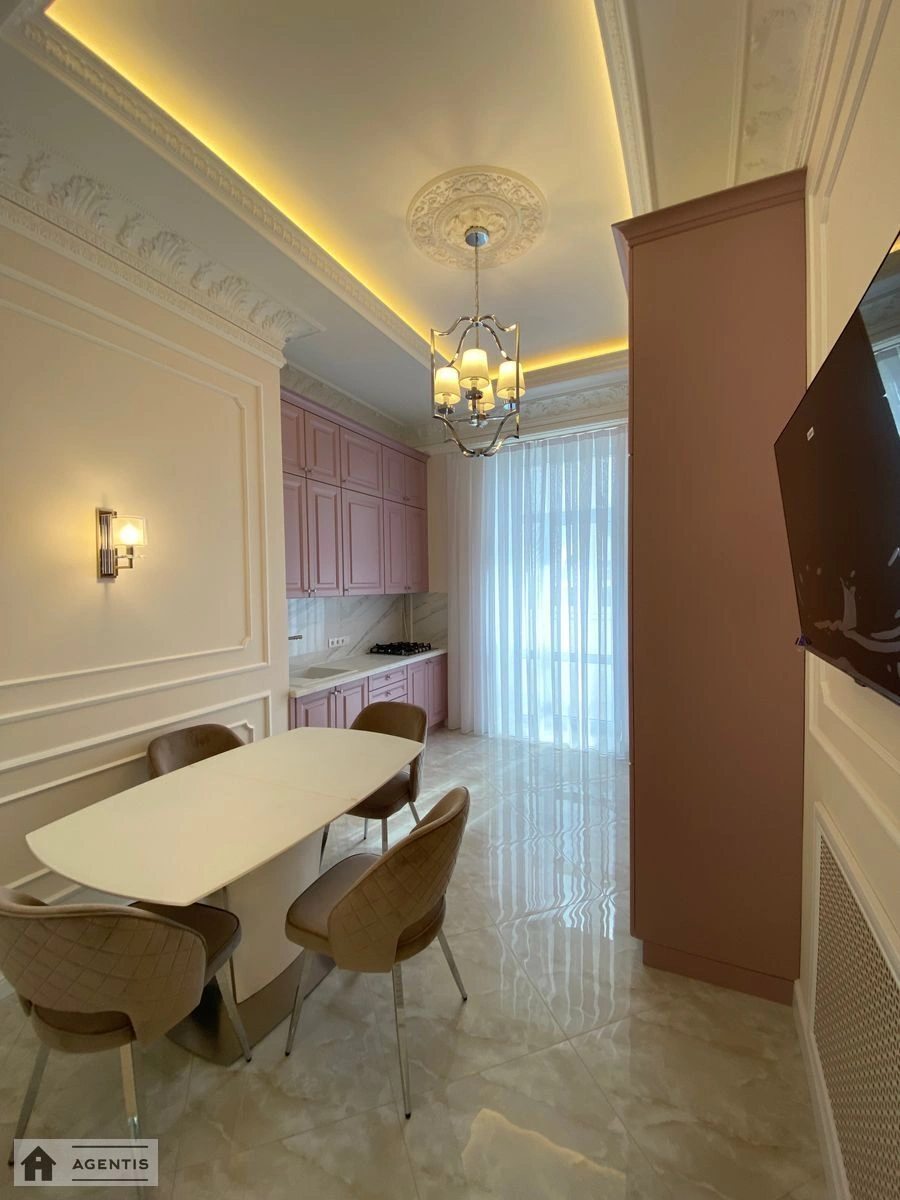 Apartment for rent 3 rooms, 866 m², 4th fl./6 floors. 6, Spaska 6, Kyiv. 