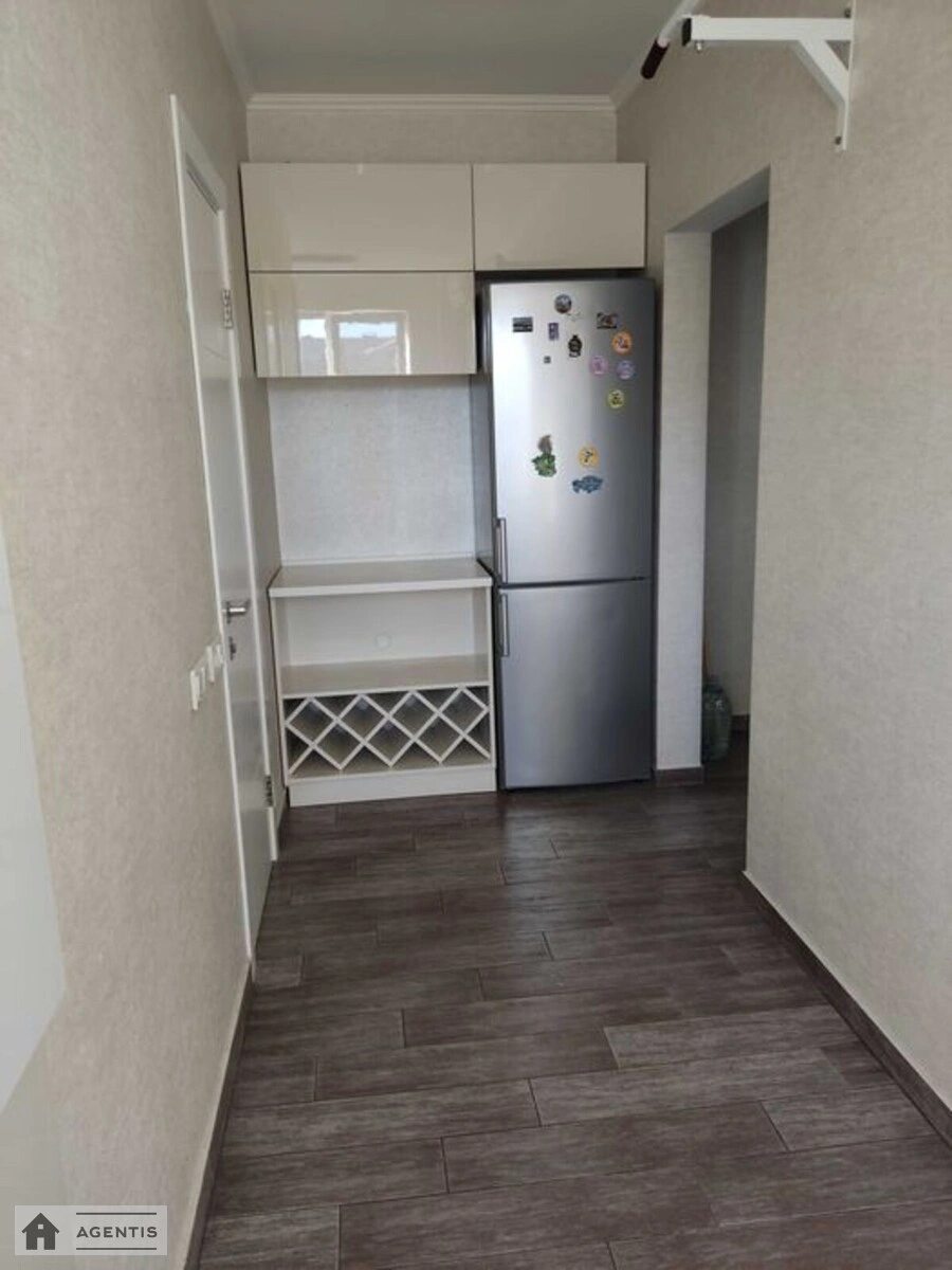 Сдам квартиру 2 комнаты, 54 m², 7 эт./12 этажей. Китаевская, Киев. 