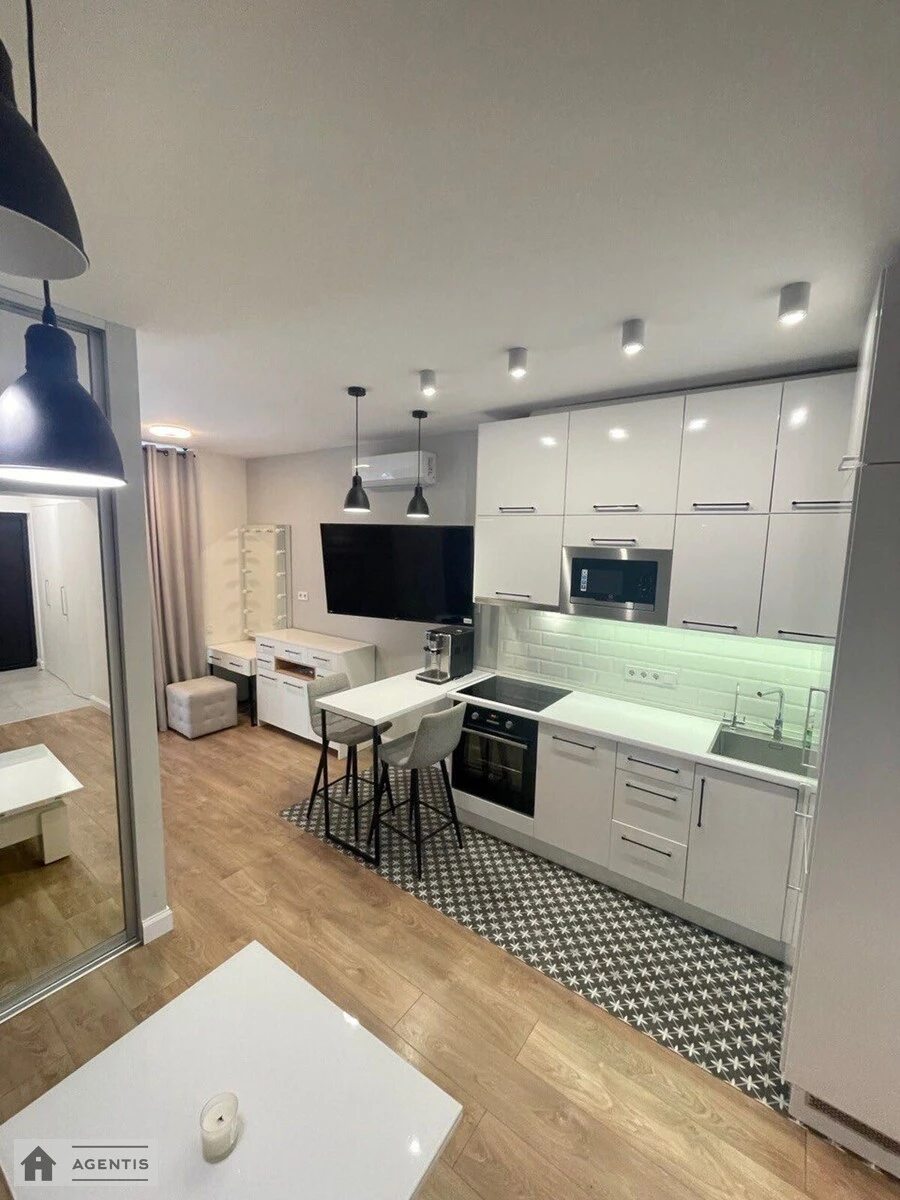 Здам квартиру 1 кімната, 40 m², 5 пов./21 поверх. Предславинська, Київ. 