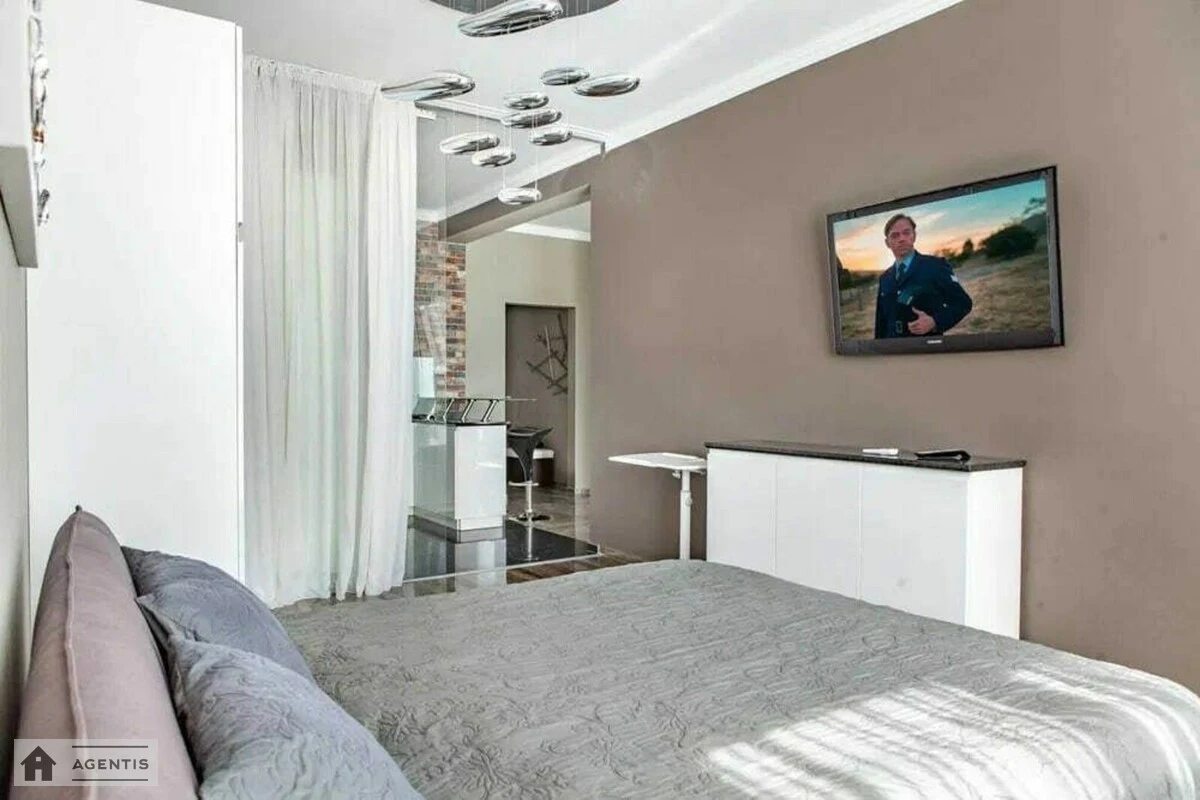 Сдам квартиру 2 комнаты, 68 m², 16 эт./32 этажа. Саксаганского, Киев. 