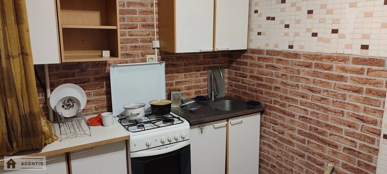 Сдам квартиру 1 комната, 42 m², 2 эт./10 этажей. 7, Академіка Єфремова вул. (Командарма Уборевича), Киев. 