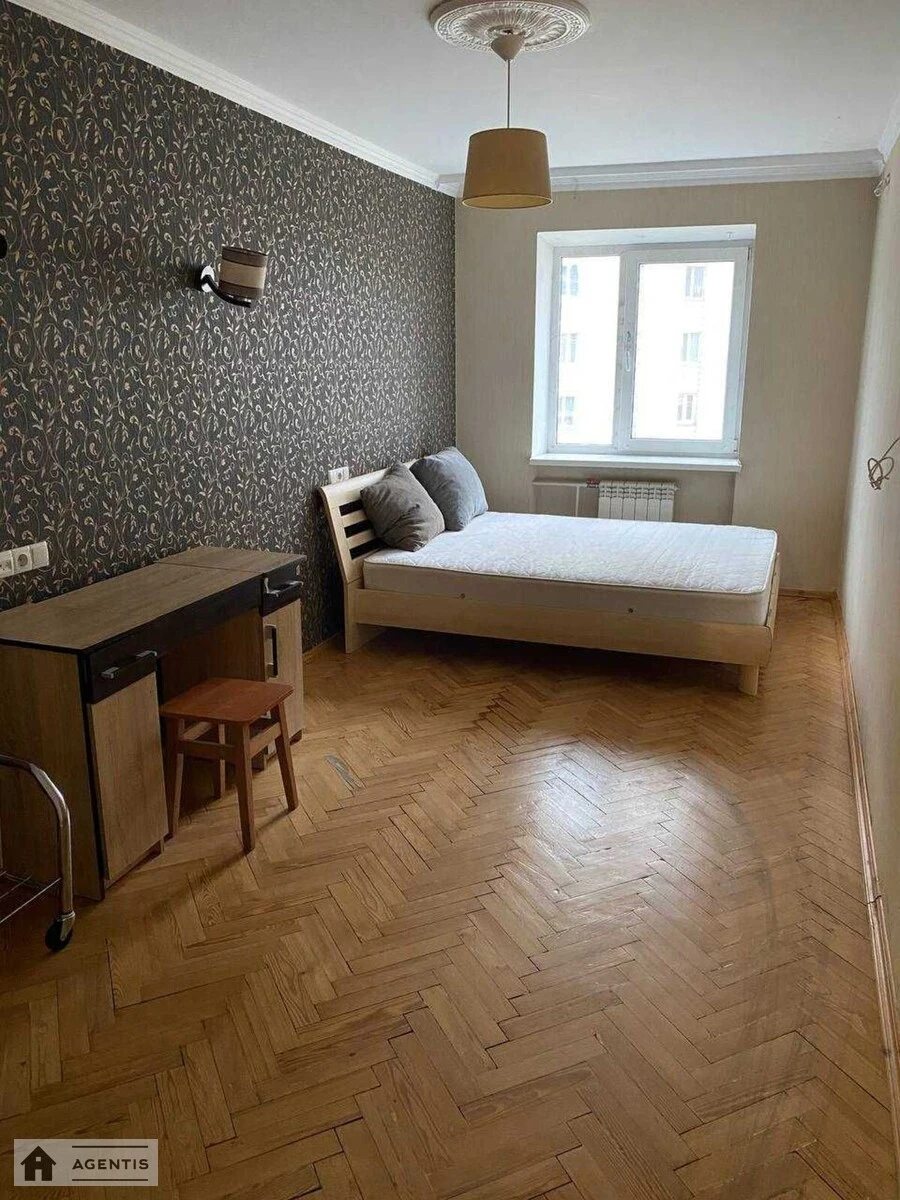 Apartment for rent 3 rooms, 45 m², 4th fl./6 floors. 1, Starokiyivska 1, Kyiv. 