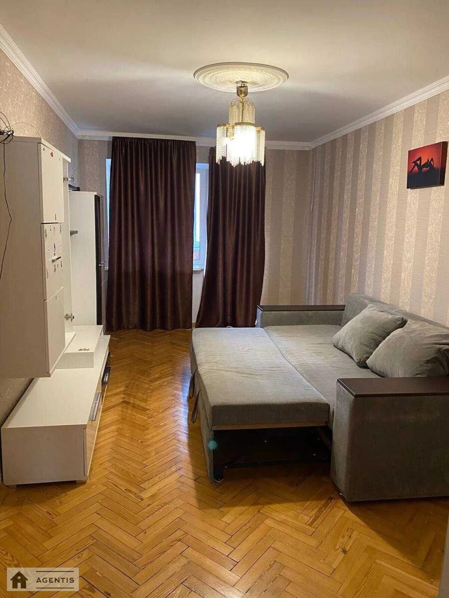 Apartment for rent 3 rooms, 45 m², 4th fl./6 floors. 1, Starokiyivska 1, Kyiv. 