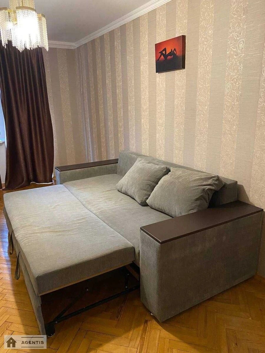 Apartment for rent 3 rooms, 45 m², 4th fl./6 floors. 1, Starokiyivska 1, Kyiv. 