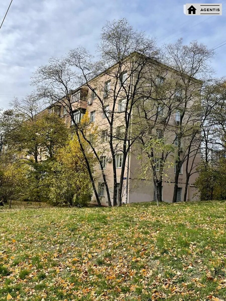 Здам квартиру 3 кімнати, 75 m², 3 пов./5 поверхів. 11, Миколи Міхновського бульв. (Дружби Народів), Київ. 