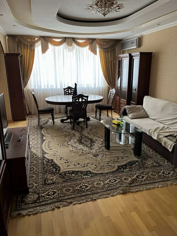 Apartments for sale. 3 rooms, 122 m², 4th floor/21 floors. 68, Golosiyivskiy 68, Kyiv. 