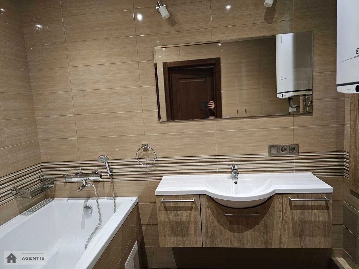 Сдам квартиру 3 комнаты, 102 m², 9 эт./12 этажей. 50, Юлії Здановської вул. (Михайла Ломоносова), Киев. 