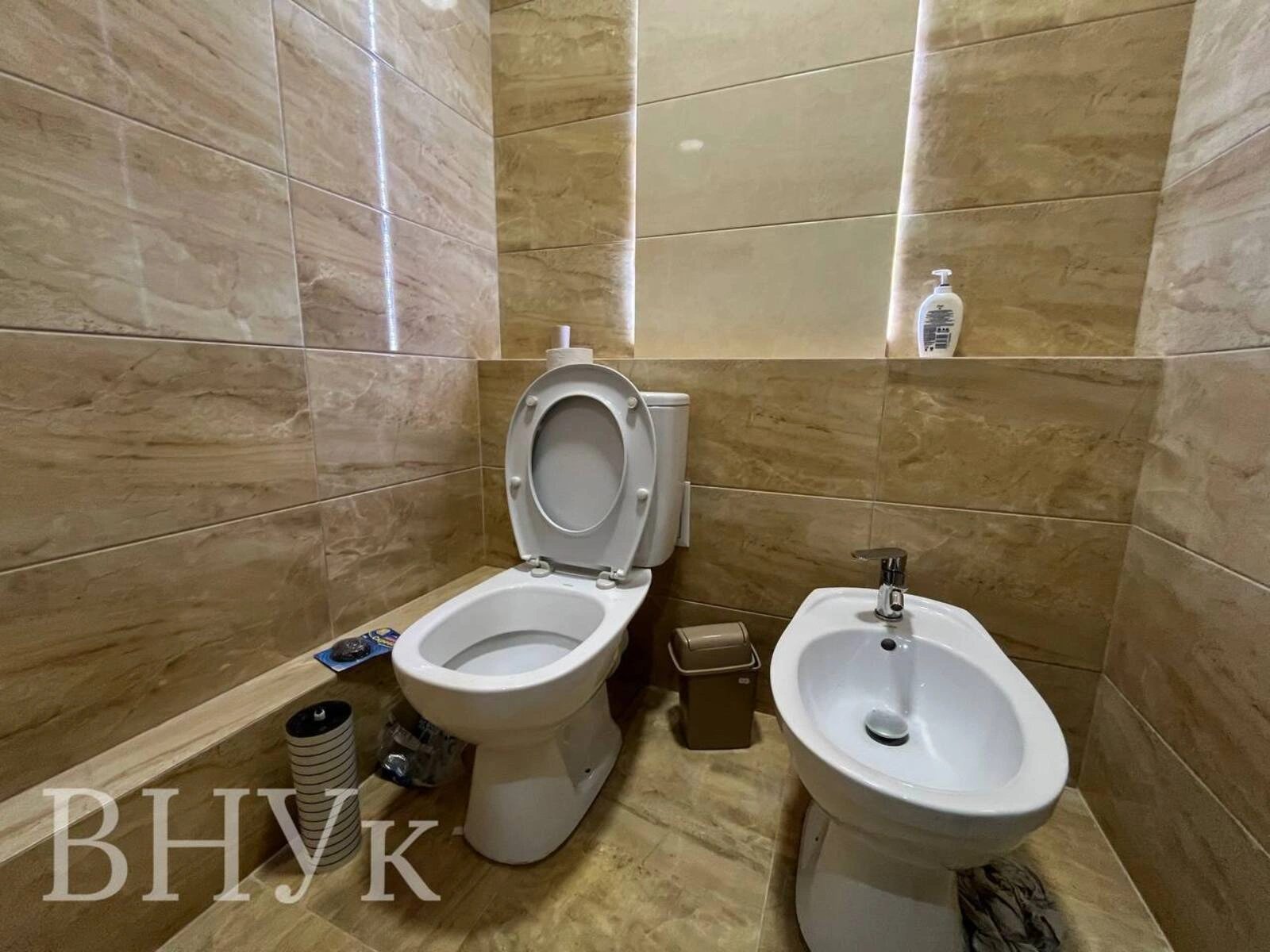 Продаж квартири 3 кімнати, 98 m², 7 пов./11 поверхів. Тролейбусна вул., Тернопіль. 