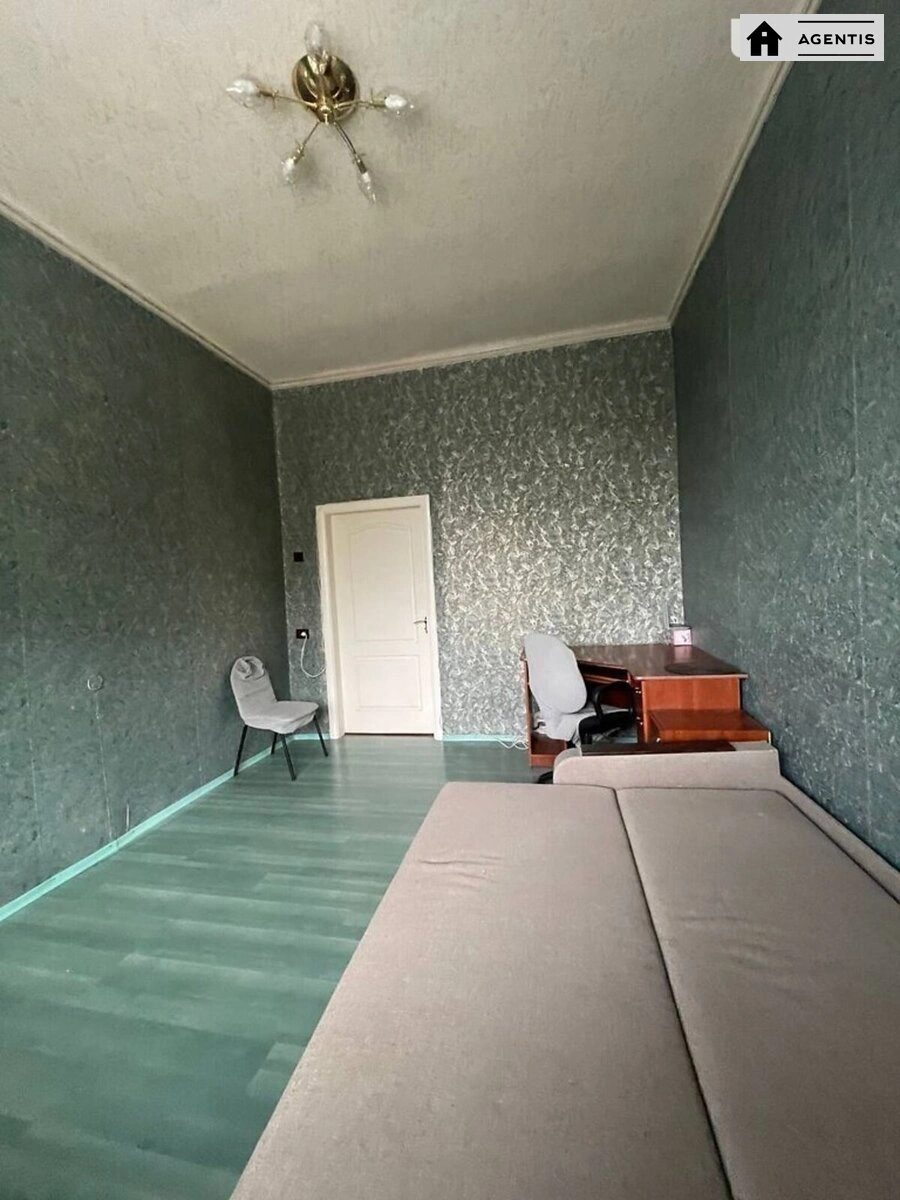 Сдам квартиру 2 комнаты, 50 m², 3 эт./4 этажа. Сімї Бродських вул. (Смоленська), Киев. 