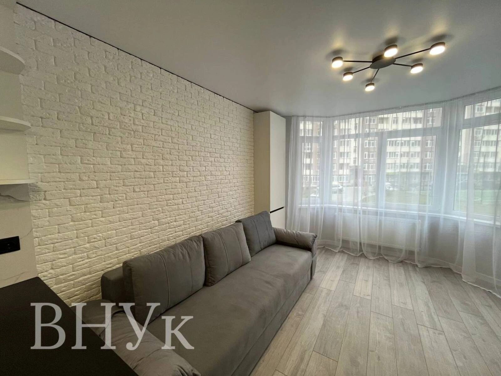 Apartments for sale 2 rooms, 76 m², 2nd fl./11 floors. Kyyivska vul., Ternopil. 